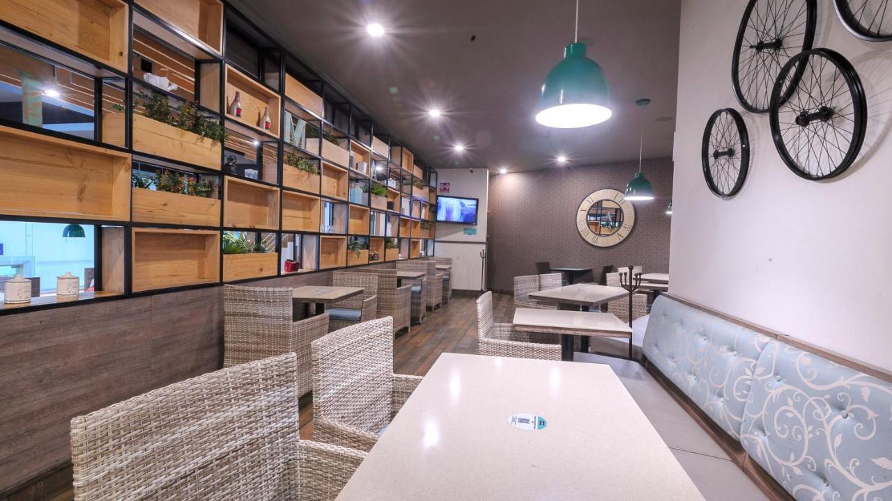墨西哥美迪加苏尔智选假日套房酒店 墨西哥城 外观 照片